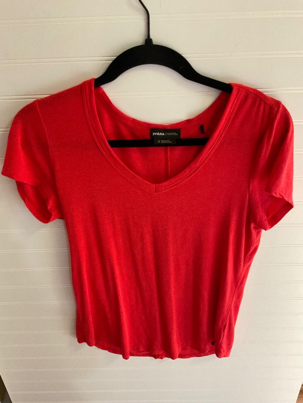 PrAna Women’s V-Neck Short Sleeve Tee Size S Red Coral